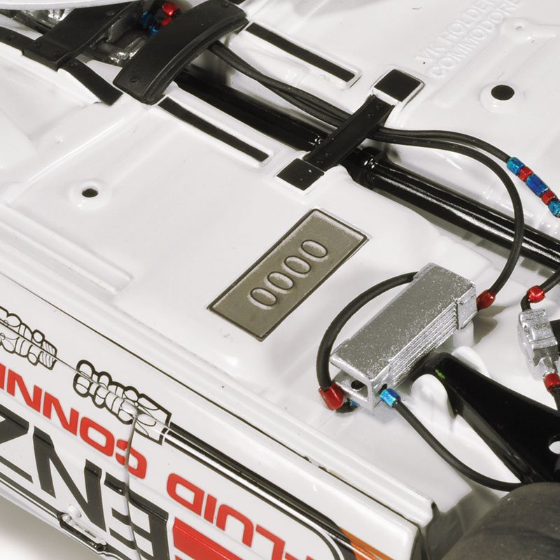 1:18 Holden VK Commodore #11 - 1986 - Bathurst - Enzed Team Perkins - Larry Perkins - Classic Carlectables - 18785