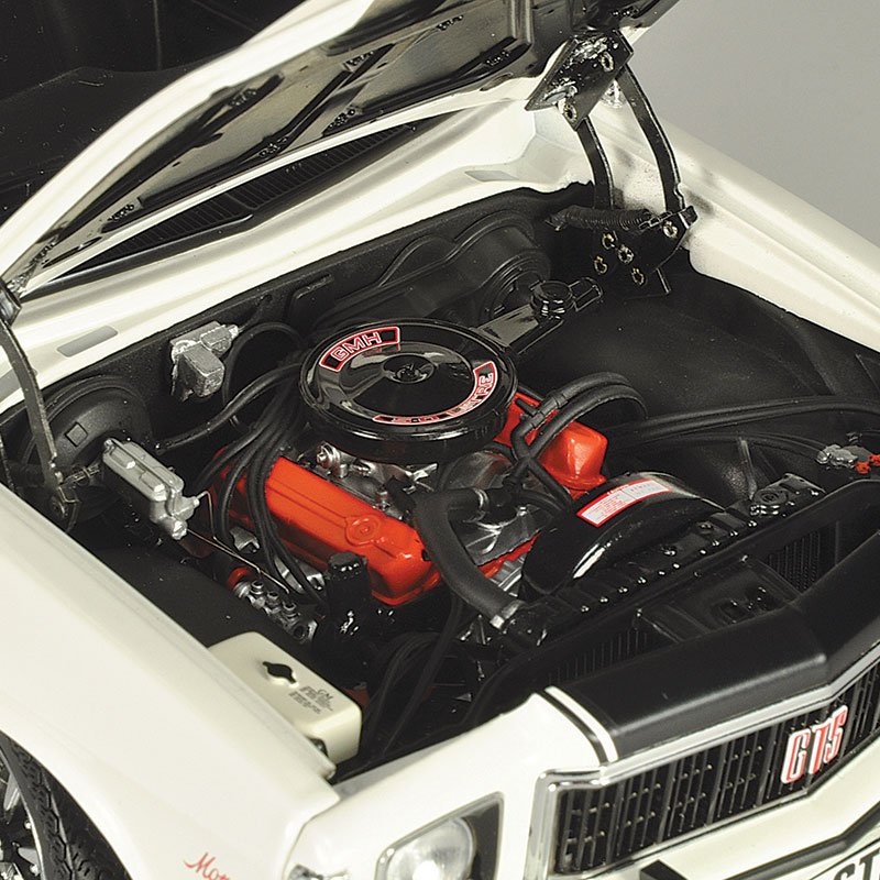 1:18 Holden HX Monaro GTS - Cotillion White - Classic Carlectables - 18794