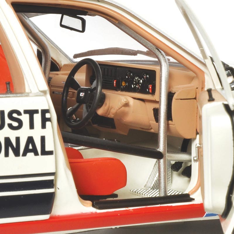 1:18 Holden VC Commodore #12 - 1981 - Bathurst - Warren Cullen - Classic Carlectables - 18806