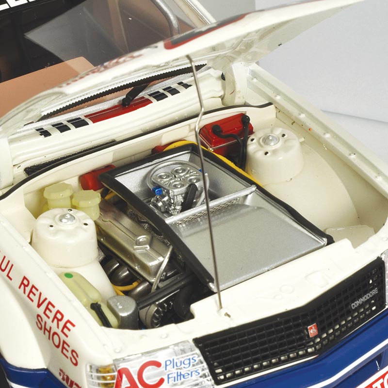 1:18 Holden VC Commodore #12 - 1981 - Bathurst - Warren Cullen - Classic Carlectables - 18806