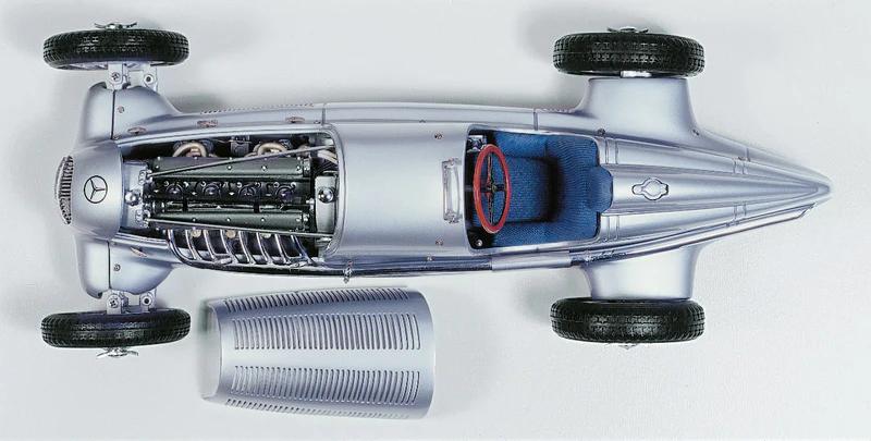 1:18 Mercedes-Benz W25 - The First Silver Arrow - 1934 - Silver - CMC Models - M-033