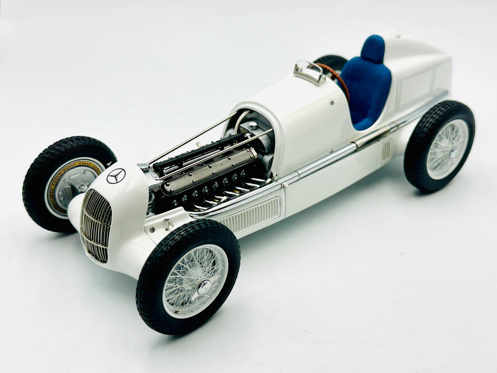 1:18 Mercedes-Benz W25 Ein Mythos in Weib - 1934 - White - CMC Models - M-065