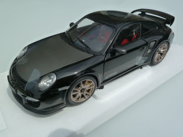 1:18 Porsche 911 GT2 RS - 2011 - Black with Silver Wheels - Minichamps - 100 069401