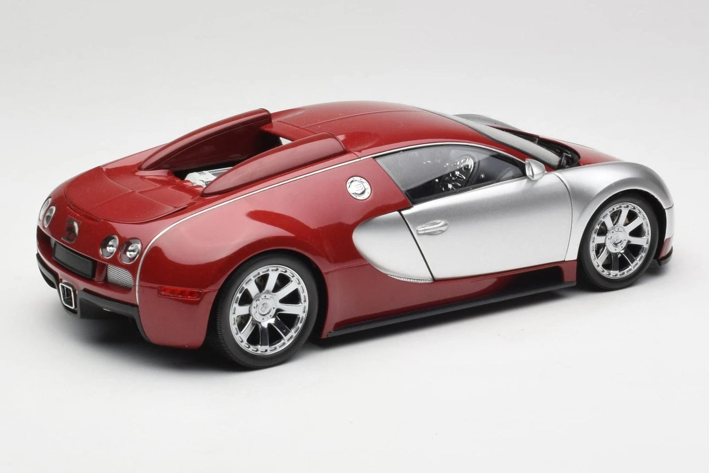 1:18 Bugatti Veyron L'Edition Centenaire - 2009 - Chrome/Red - Minichamps - 100 110851