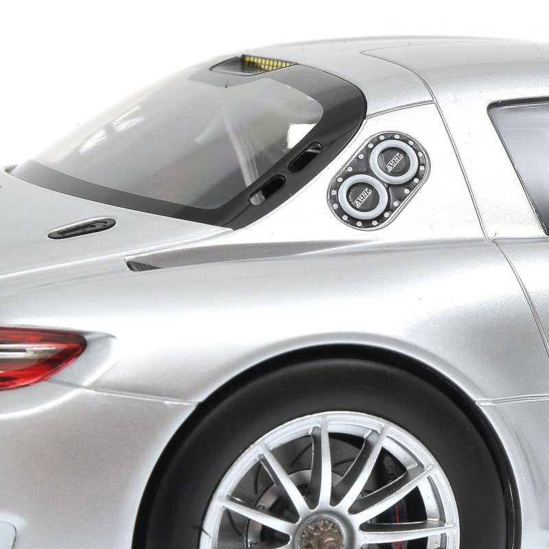 1:18 Mercedes-Benz SLS AMG GT3 Street - 2011 - Silver - Minichamps - 151 113100