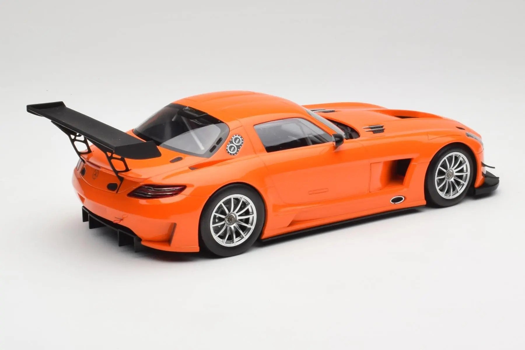1:18 Mercedes-Benz SLS AMG GT3 Street - 2011 - Orange - Minichamps - 151 113105