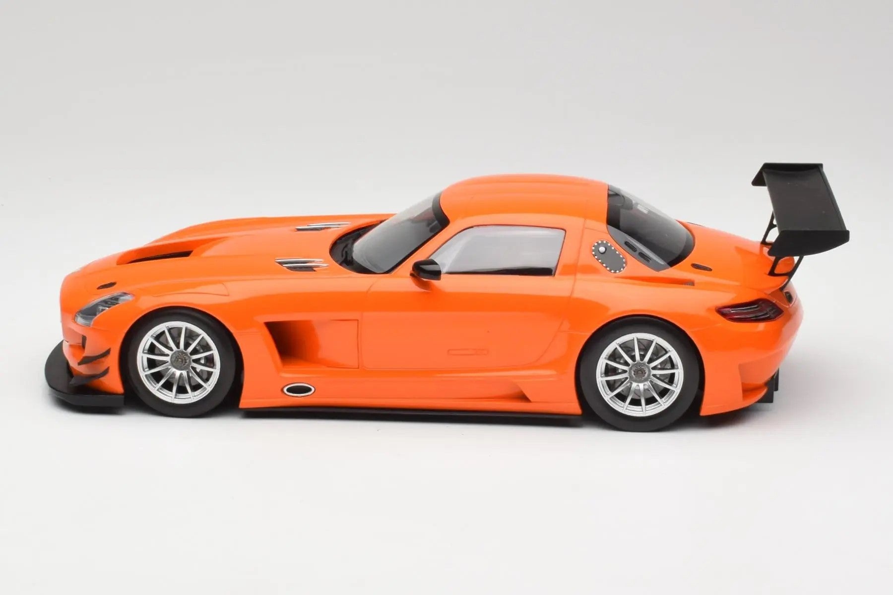 1:18 Mercedes-Benz SLS AMG GT3 Street - 2011 - Orange - Minichamps - 151 113105