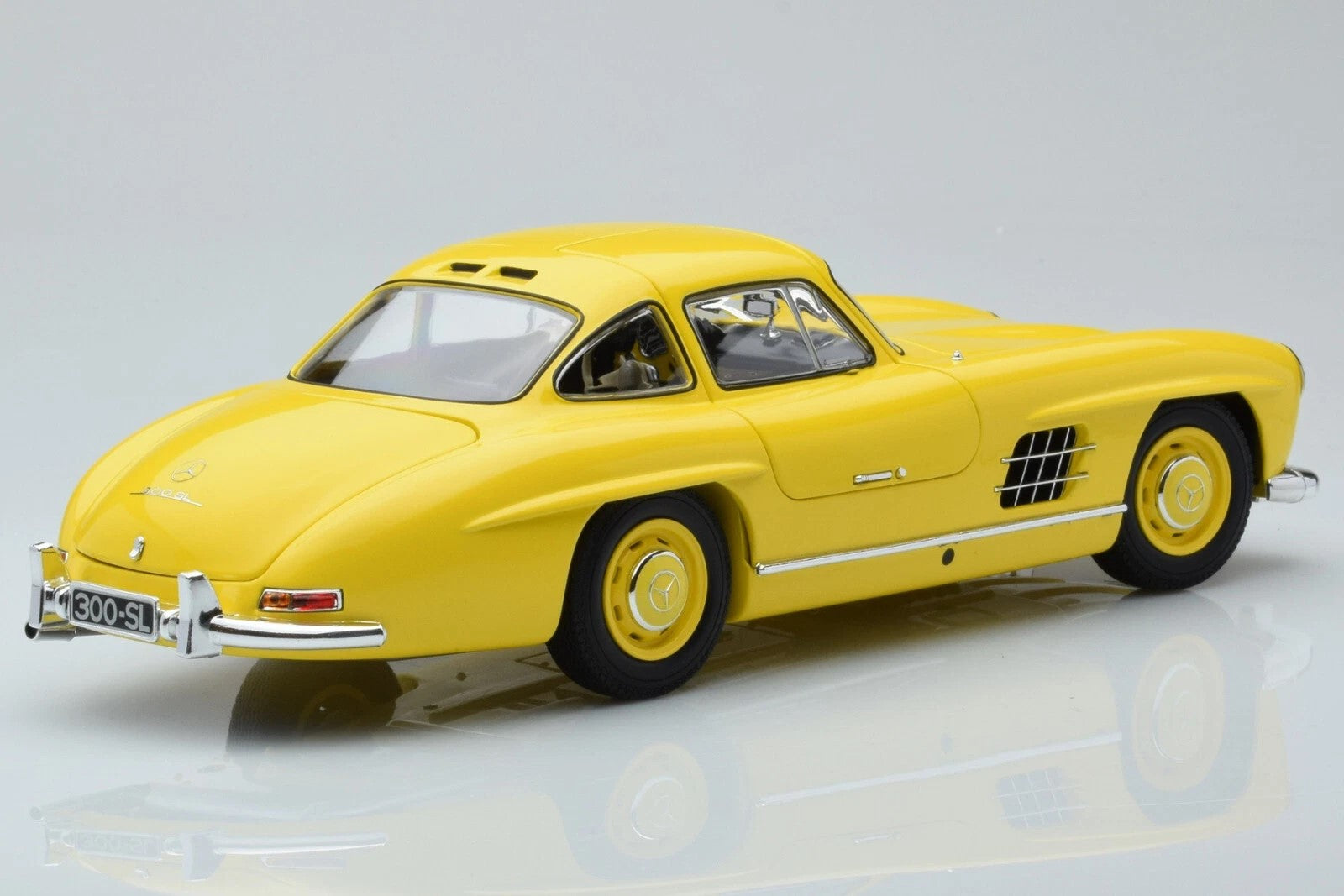 1:18 Mercedes-Benz 300SL Gullwing - 1954 - Yellow - Minichamps - 180 039009