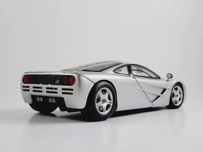 1:18 McLaren F1 Roadcar - Silver - UT Models - 530 133180
